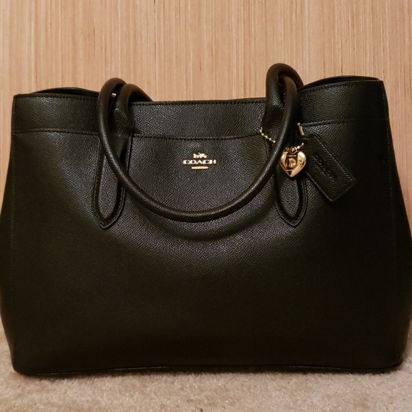 Coach Handbags - 😍😍 Coach leather expandable shoulder bag